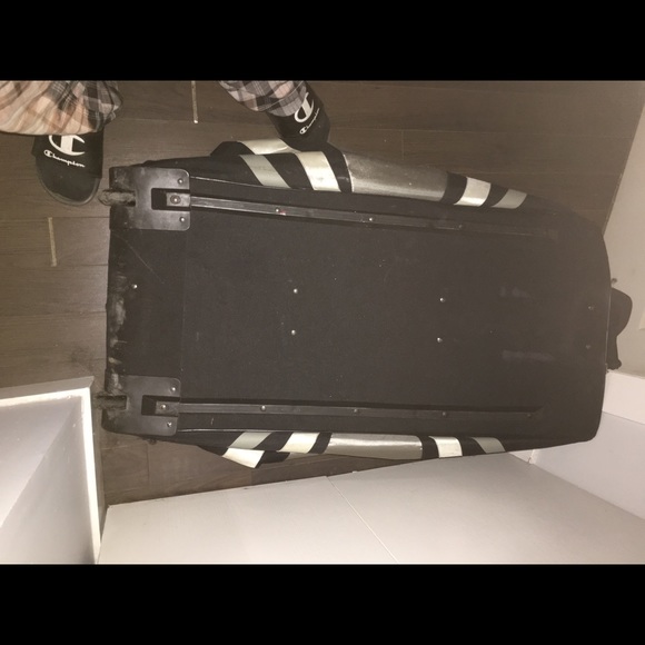 Goalie Hockey Bag on wheels - Picture 4 of 4